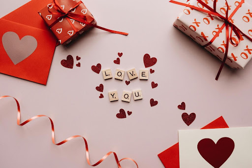 Valentine’s presents and envelopes to celebrate love and friendship

