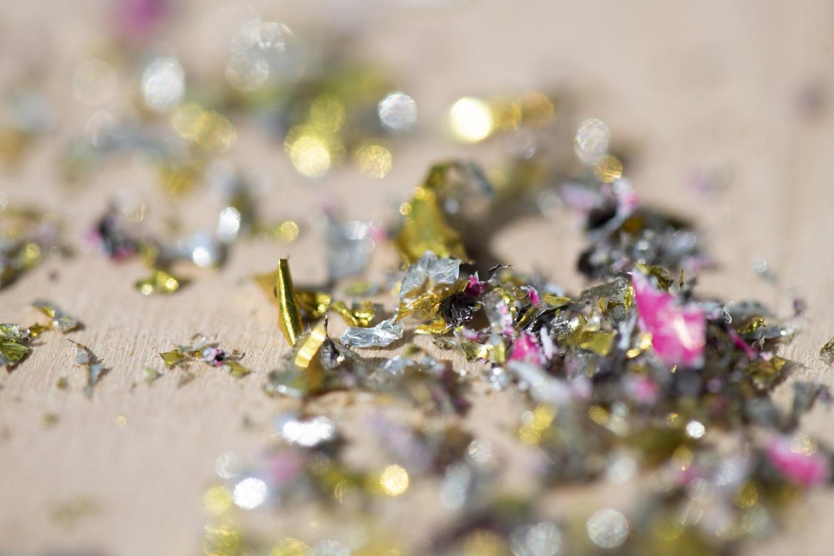 Plastics that have been broken down to the microscopic level are known as microplastics. Image licensed under CC BY 4.0, via Wikimedia Commons
