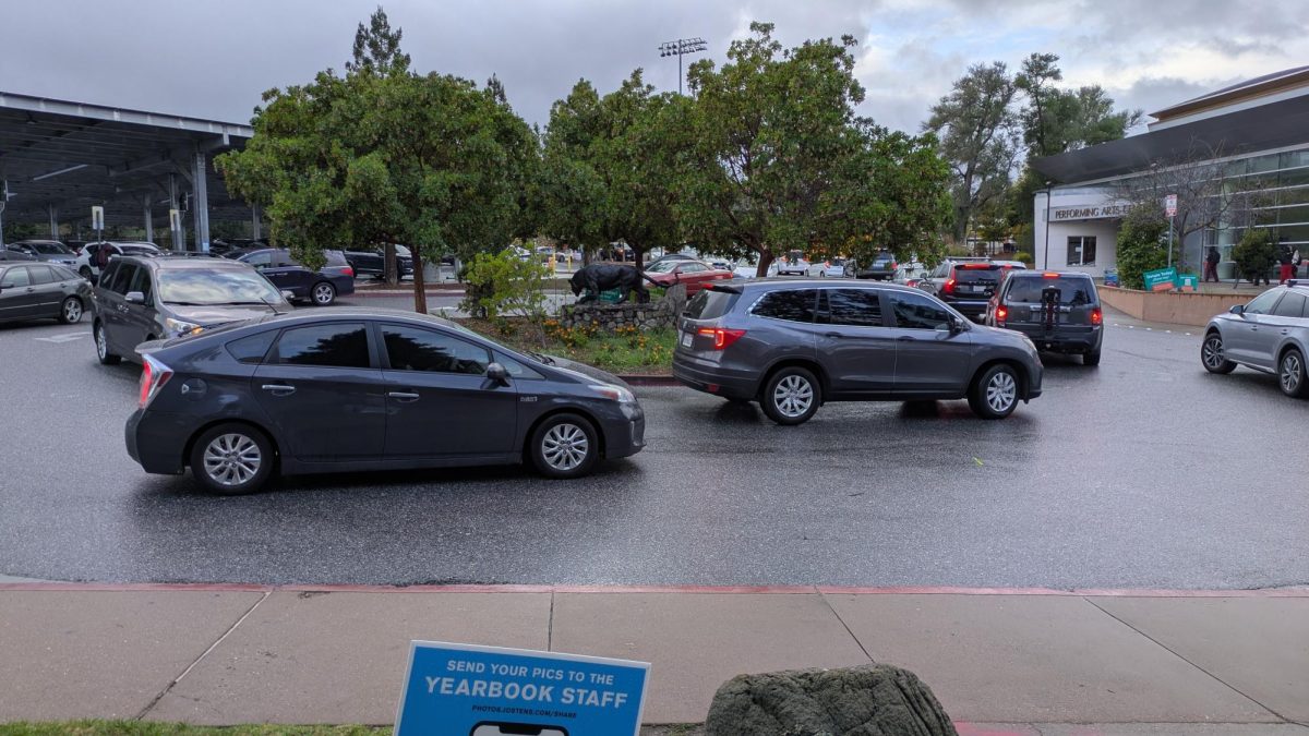 Woodside pick up by the center circle is crowded and messy.