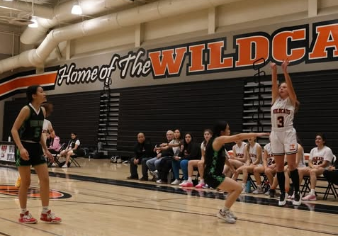 The Woodside Varsity Girls Basketball Team facing off against Yerba Buena.