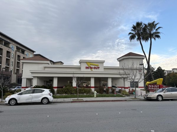 Student-favorite food place In-N-Out located in downtown Redwood City 
